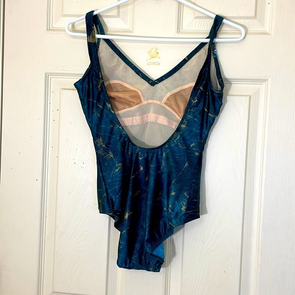 Cute Green Swimsuit One-piece Size Medium - Picture 5 of 7